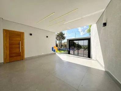 Sobrado com 3 Quartos à venda, 215m² no Parque das Grevíleas 3ª parte, Maringá