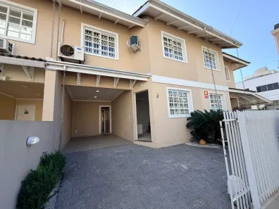 Sobrado com 3 Quartos à venda, 94m² no Ressacada, Itajaí