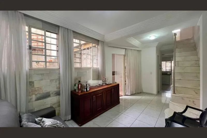 Casa com 4 quartos — Lagoinha, Belo Horizonte