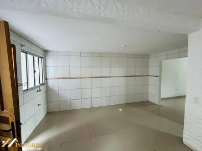 Casa com 2 Quartos para alugar, 70m² no Maracanã, Colombo