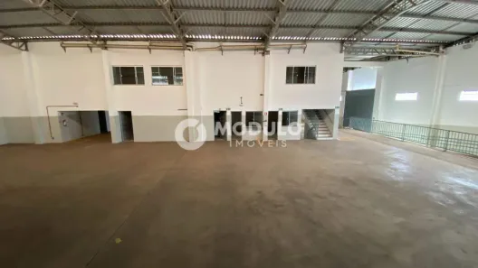 Galpão/Depósito/Armazém para alugar, 1497m² no Marta Helena, Uberlândia