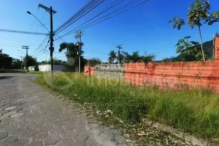 Lote/Terreno à venda, 347m² no Jardim Veneza, Peruíbe
