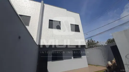 Casa com 2 Quartos para alugar, 72m² no Novo Mundo, Uberlândia