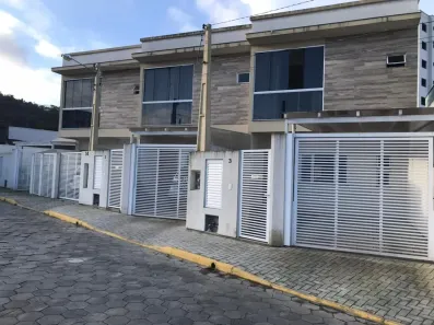 Sobrado com 3 Quartos à venda, 150m² no Morretes, Itapema