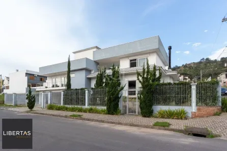 Casa com 4 Quartos à venda, 376m² no Guarujá, Porto Alegre