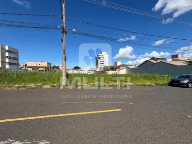 Lote/Terreno com 1 Quarto à venda, 11m² no Santa Mônica, Uberlândia