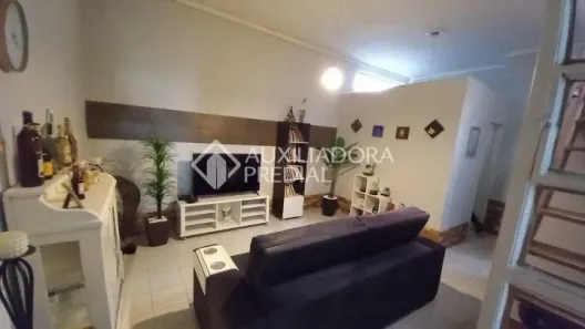 Casa com 2 Quartos para alugar, 245m² no Partenon, Porto Alegre