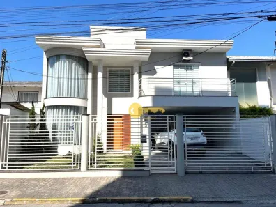 Casa com 3 Quartos à venda, 180m² no São Judas, Itajaí