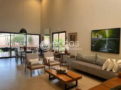 Casa com 4 Quartos à venda, 265m² no Jardim Inconfidência, Uberlândia