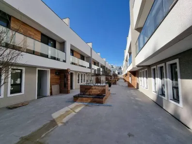 Casa de Condomínio com 3 Quartos à venda, 240m² no Santo Inácio, Curitiba