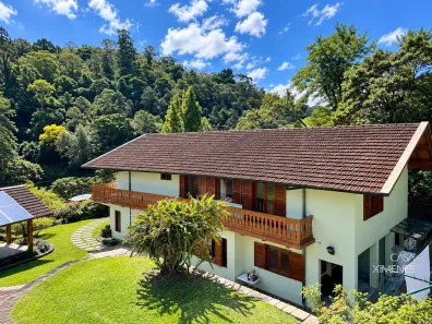 Casa com 4 Quartos para alugar, 340m² no Quarteirão Ingelheim, Petrópolis