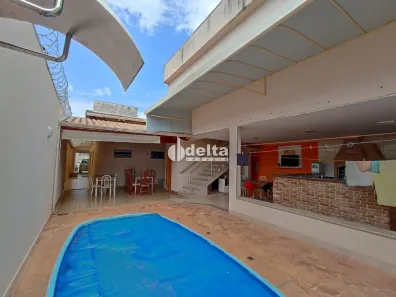 Casa com 4 Quartos à venda, 310m² no Brasil, Uberlândia