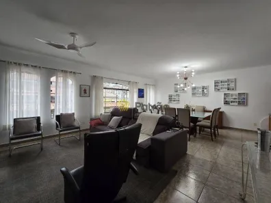 Sobrado com 4 Quartos à venda, 354m² no Pinheirinho, Santo André