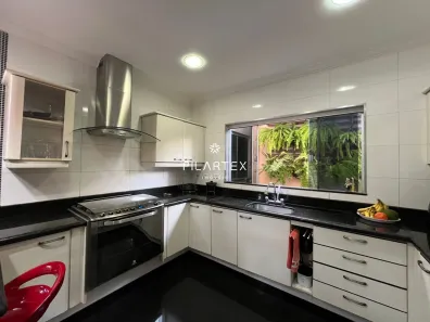 Sobrado à venda, 400m² no Aeroporto, Londrina