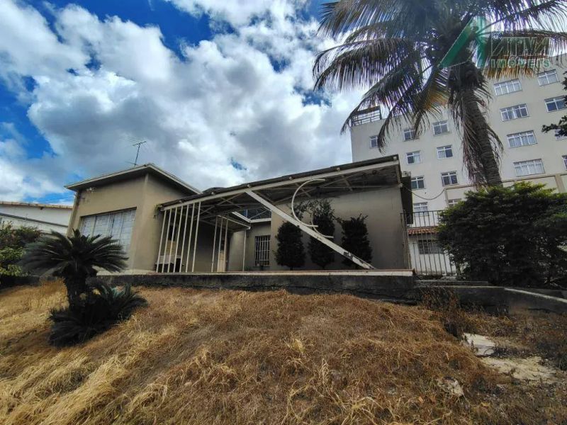 Casa com 3 quartos — Santa Efigênia, Belo Horizonte