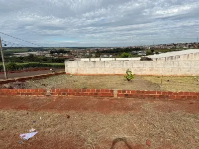 Lote/Terreno à venda, 325m² no Conjunto Habitacional Requião, Maringá
