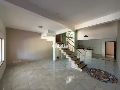 Casa com 3 Quartos à venda, 236m² no Jardim Inconfidência, Uberlândia