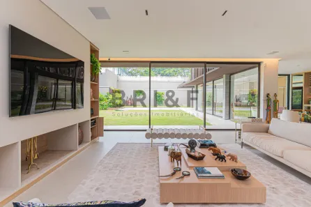 Sobrado com 4 Quartos à venda, 952m² no Jardim Guedala, São Paulo