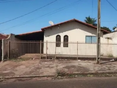 Casa com 1 Quarto à venda, 110m² no Brasil, Ituiutaba