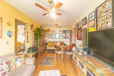 Apartamento com 2 Quartos à venda, 73m² no Jardim do Salso, Porto Alegre