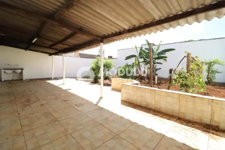 Casa com 2 Quartos para alugar, 80m² no São Jorge, Uberlândia