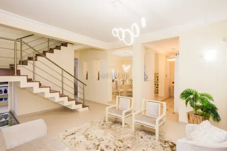 Casa com 4 Quartos à venda, 316m² no Uberaba, Curitiba
