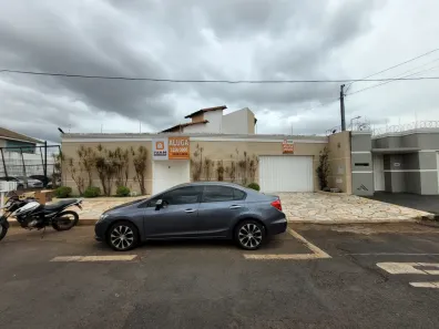 Imóvel Comercial com 3 Quartos para alugar, 300m² no Jardim Karaíba, Uberlândia