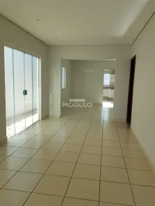 Casa com 3 Quartos para alugar, 280m² no Jardim Karaíba, Uberlândia