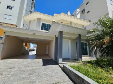 Casa com 4 Quartos à venda, 243m² no Pagani, Palhoça