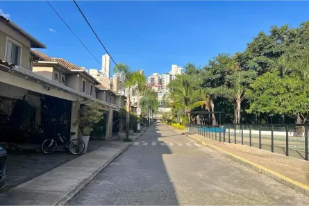 Casa com 3 Quartos à venda, 252m² no Buritis, Belo Horizonte