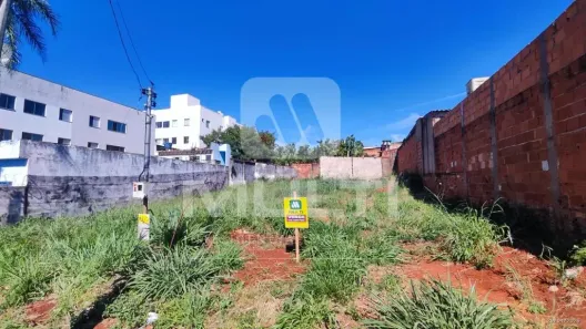 Lote/Terreno com 1 Quarto à venda, 1m² no Dona Zulmira, Uberlândia