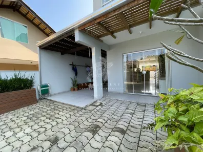 Sobrado com 3 Quartos à venda, 90m² no Canto Grande, Bombinhas