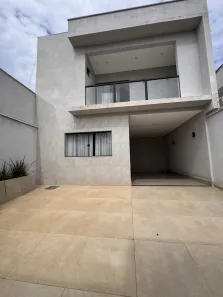 Sobrado com 3 Quartos à venda, 245m² no Jardim Atlântico, Goiânia