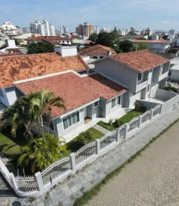 Sobrado com 3 Quartos à venda, 262m² no Balneário, Florianópolis