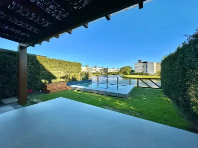 Casa de Condomínio com 4 Quartos à venda, 240m² no XANGRI-LÁ, Xangri-lá