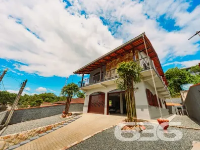 Sobrado com 4 Quartos à venda, 240m² no Boehmerwald, Joinville