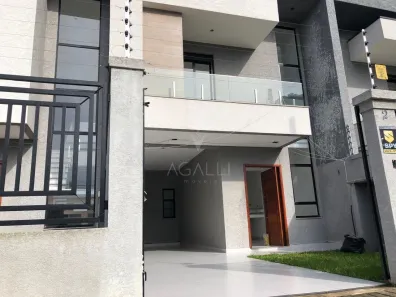 Sobrado com 3 Quartos à venda, 132m² no Capão da Imbuia, Curitiba