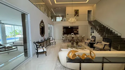 Sobrado com 4 Quartos à venda, 536m² no Nova Uberlândia, Uberlândia