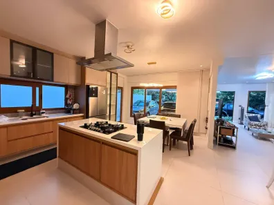 Casa de Condomínio com 4 Quartos à venda, 300m² no Piatã, Salvador