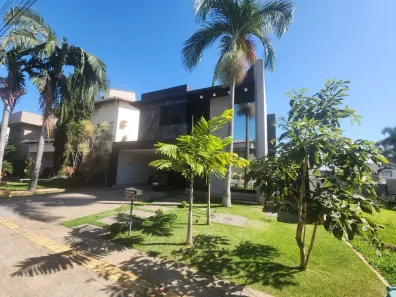 Casa com 4 Quartos à venda, 266m² no Jardins Madri, Goiânia