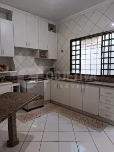 Casa com 4 Quartos à venda, 200m² no Vigilato Pereira, Uberlândia