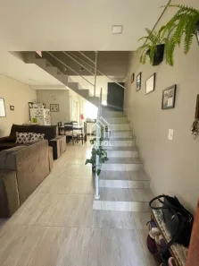 Sobrado com 2 Quartos à venda, 73m² no Uvaranas, Ponta Grossa
