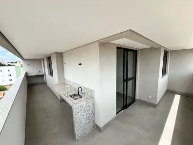 Apartamento com 3 Quartos à venda, 83m² no Segismundo Pereira, Uberlândia