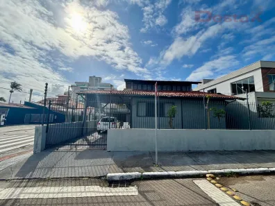 Casa com 4 Quartos à venda, 200m² no Balneário, Florianópolis