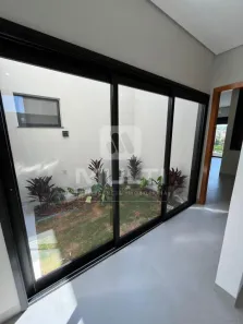 Casa de Condomínio com 3 Quartos para alugar, 150m² no Granja Marileusa, Uberlândia