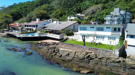 Sobrado com 4 Quartos à venda, 240m² no Cabeçudas, Itajaí