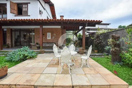 Casa com 4 Quartos à venda, 330m² no Itaipu, Niterói