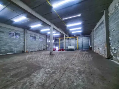 Galpão/Depósito/Armazém para alugar, 1069m² no Cercado Grande, Embu das Artes