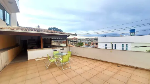 Casa com 5 Quartos à venda, 438m² no Costa Carvalho, Juiz de Fora