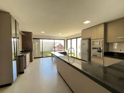 Sobrado com 3 Quartos para venda ou aluguel, 290m² no Parque Verde, Cascavel